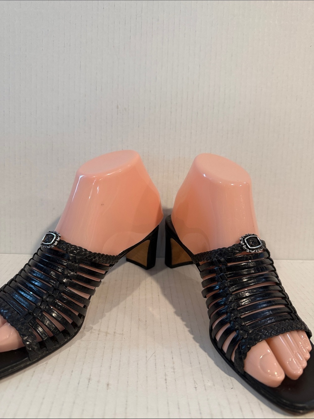 Brighton Black Strappy 2-1/4” Mid-Heel Women's Sandals (sz 7) - Picture 6 of 8